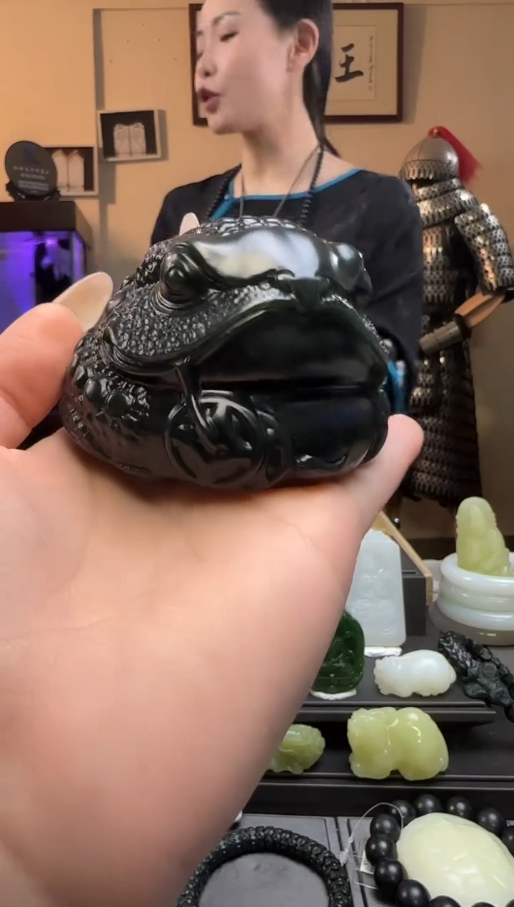 【闪购商品】和田玉青玉金蟾未镶嵌摆件