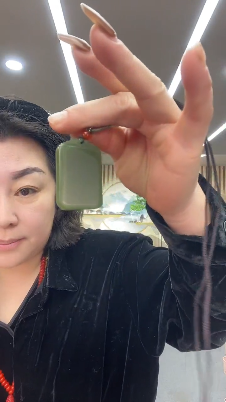 颈饰未镶嵌透闪石质玉吊坠