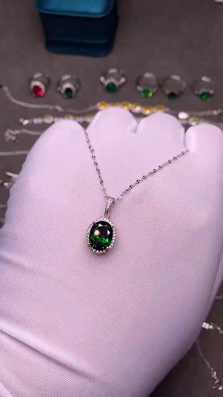 【闪购商品】透辉石吊坠银S925镶嵌.....