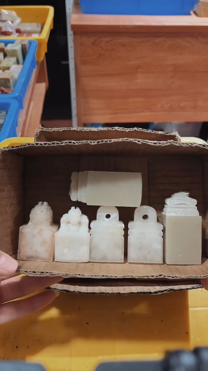 寿山石l*v瑕疵不规则章