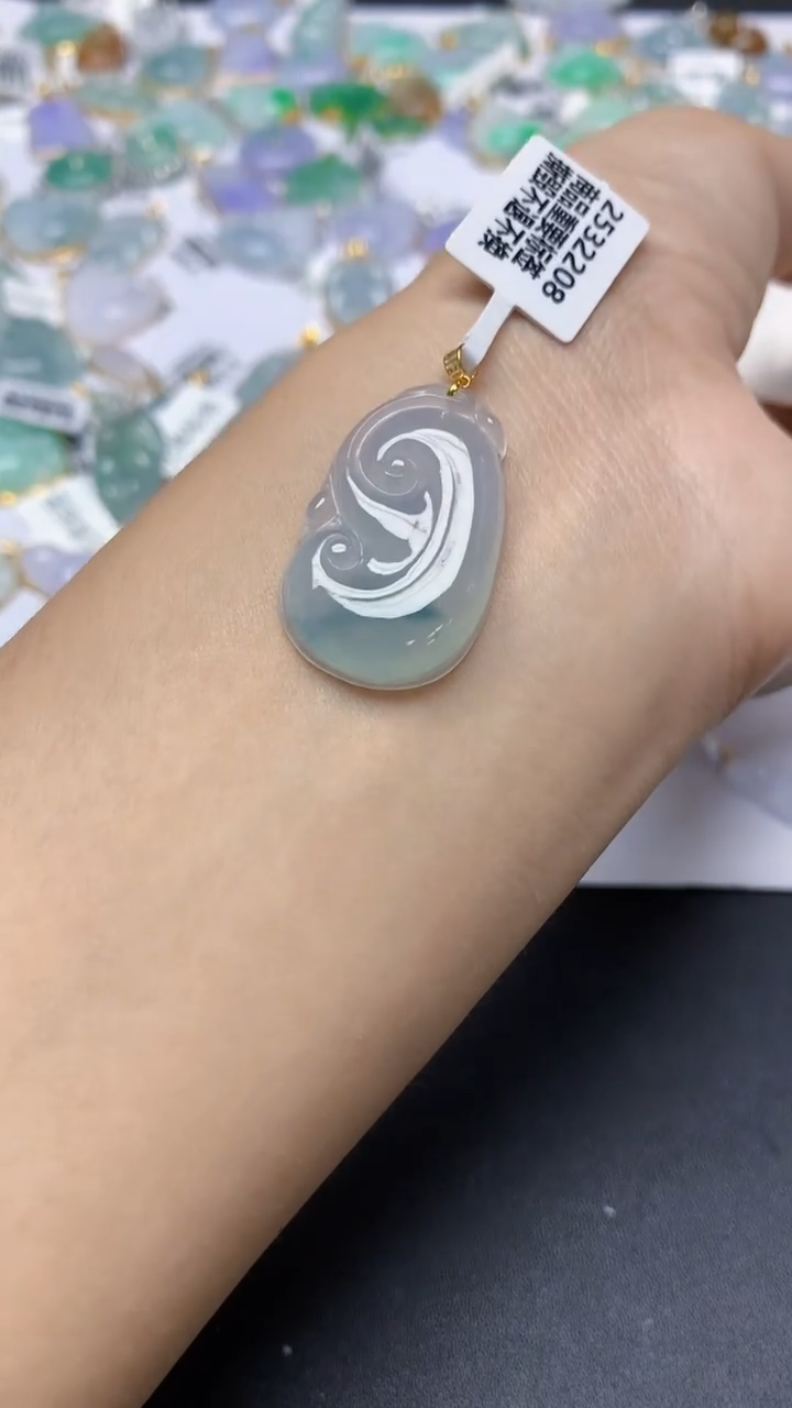 翡翠18K金镶嵌颈饰天然a货翡翠