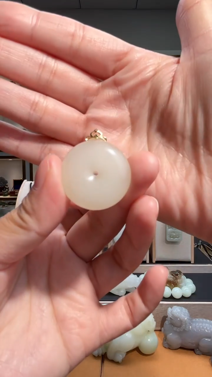 颈饰18K金镶嵌和田玉苏