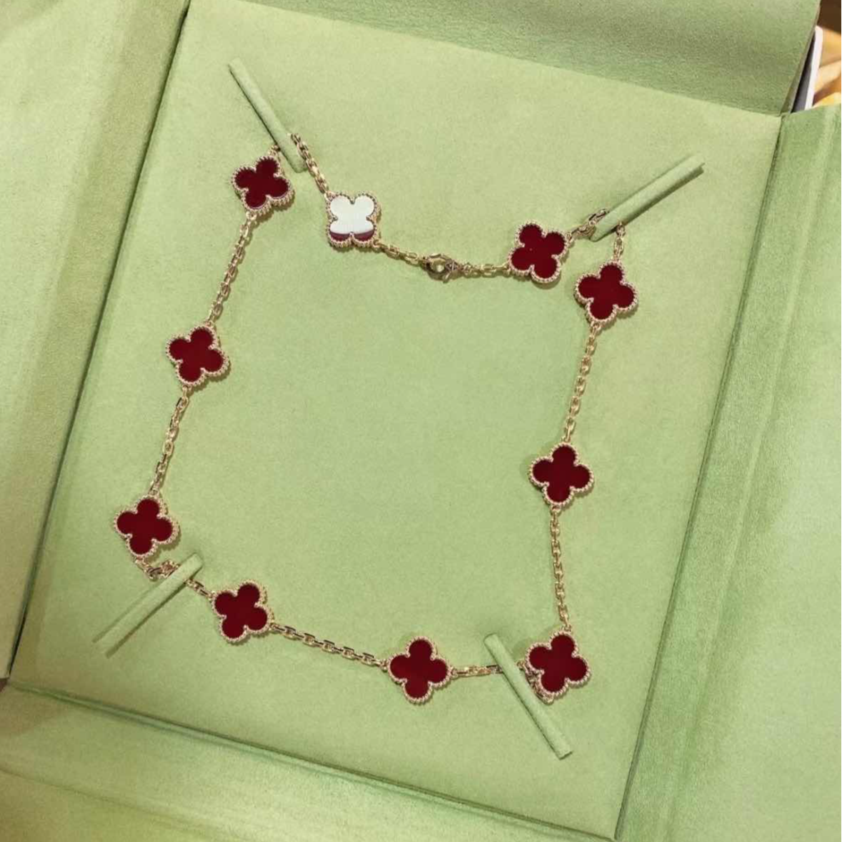 未使用 梵克雅宝 小花柳 红花 十花项链 中号  18k黄金 25年