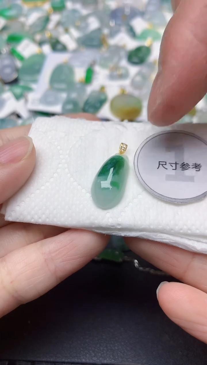 颈饰18K金镶嵌翡翠天然缅甸A货翡翠