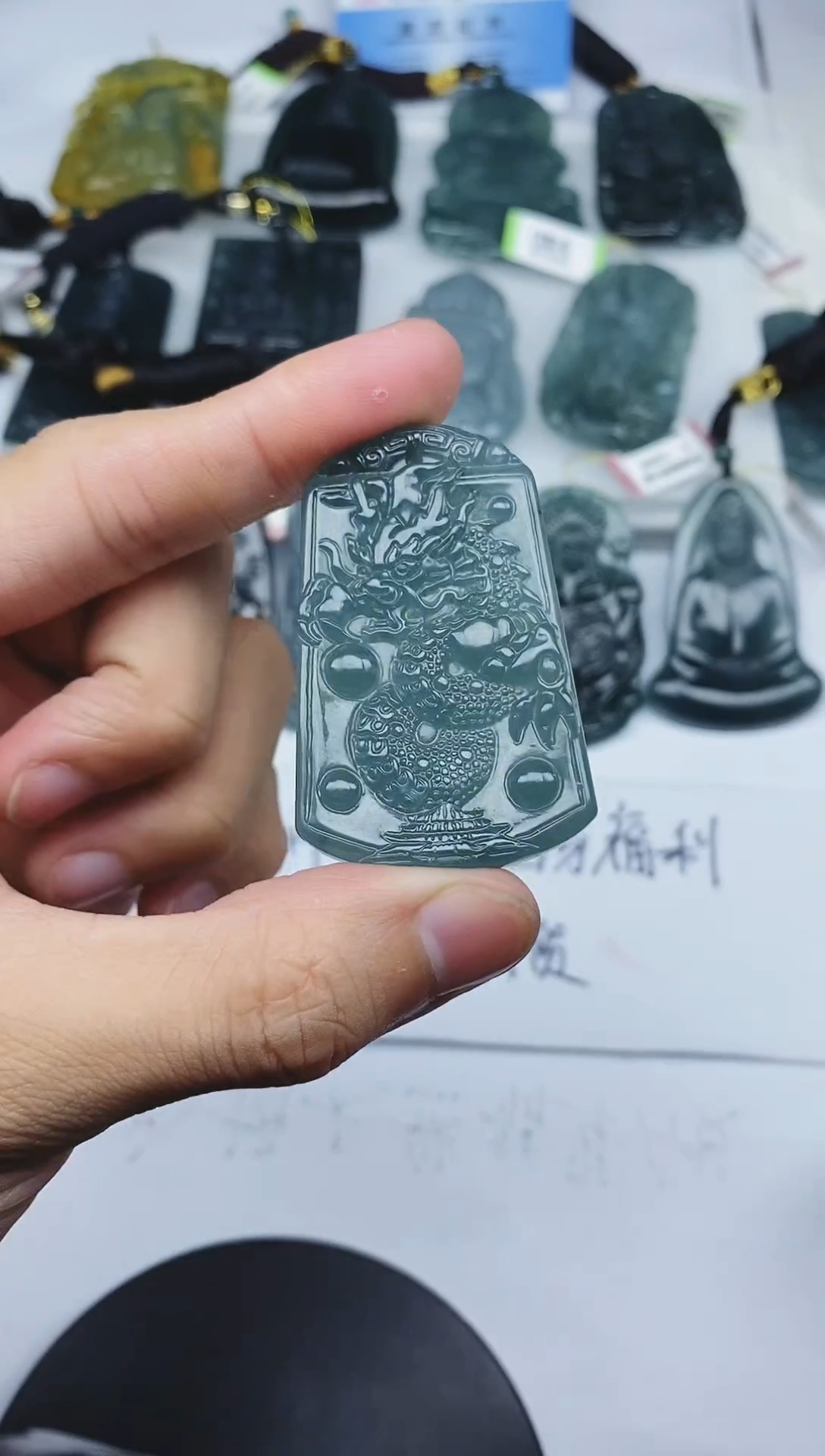 颈饰未镶嵌翡翠     