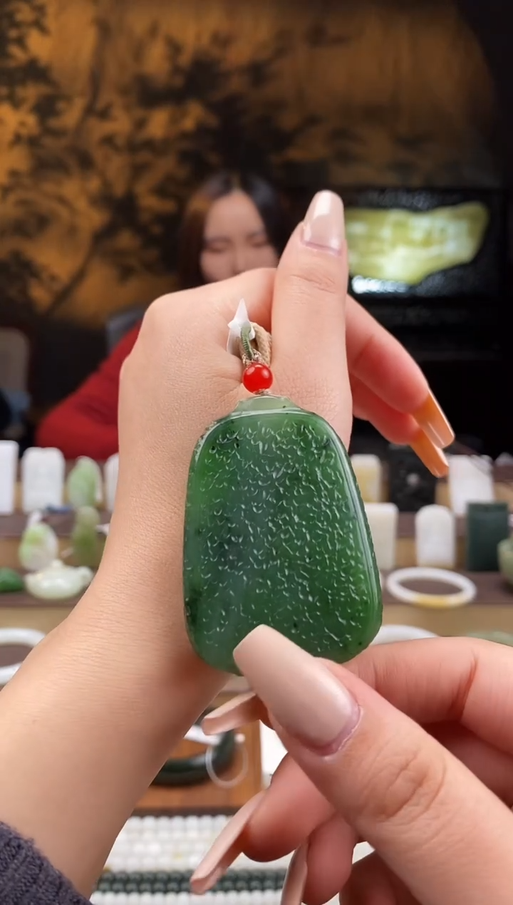 颈饰未镶嵌和田玉新疆玛纳斯碧玉 大号无事牌