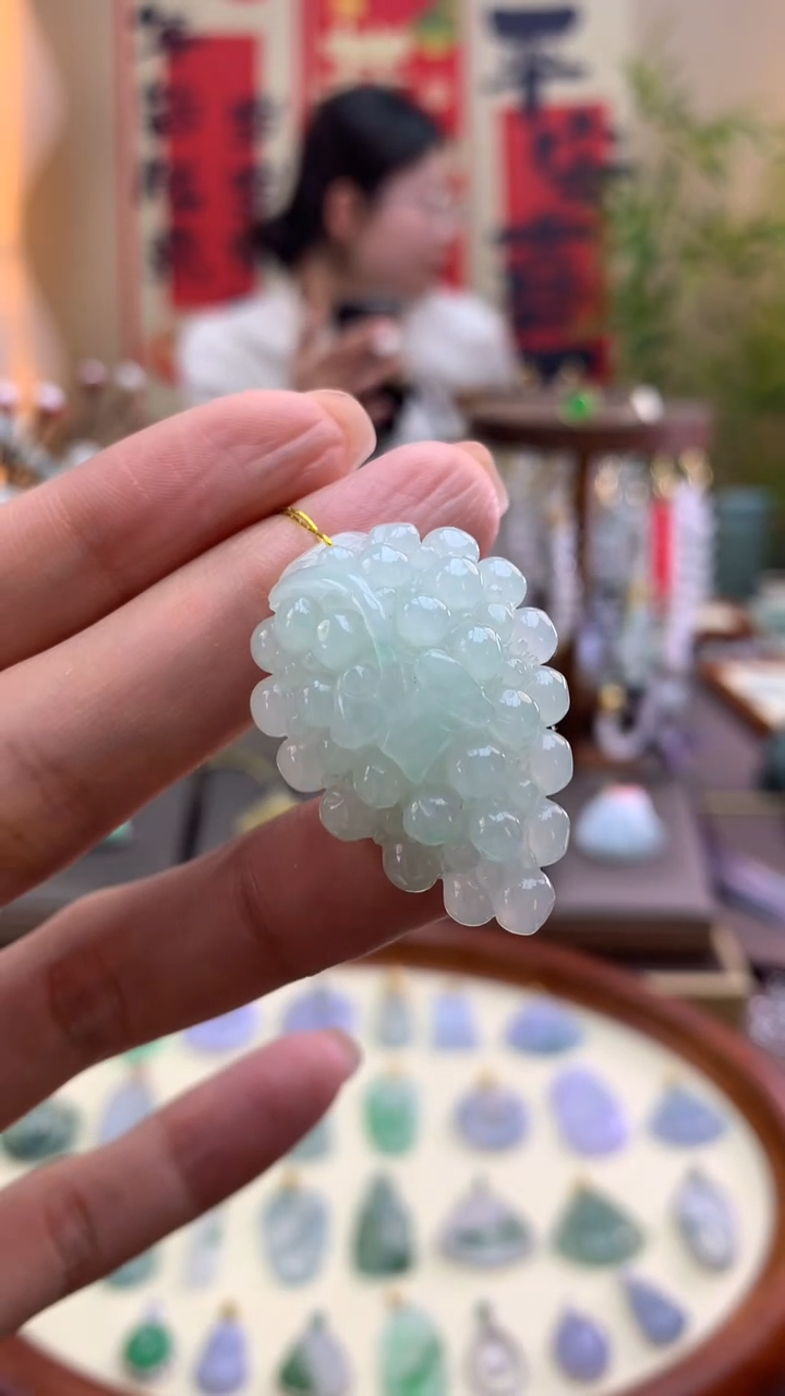 【闪购商品】翡翠颈饰未镶嵌葡萄