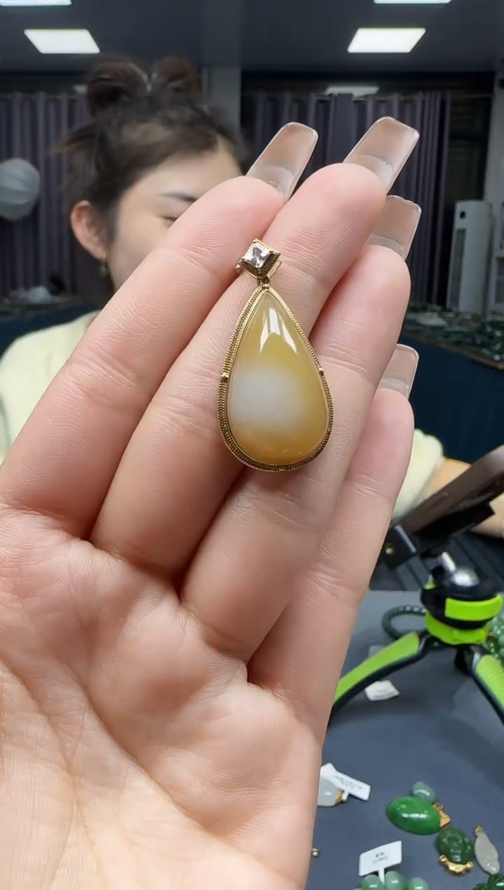 【闪购商品】和田玉挂件18K金镶嵌1