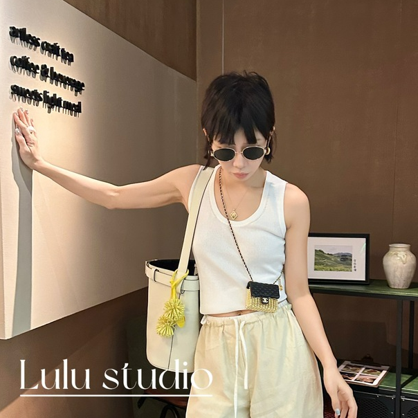 【LULU】上身无勒坑条肌理感弹力背心 SSD111294
