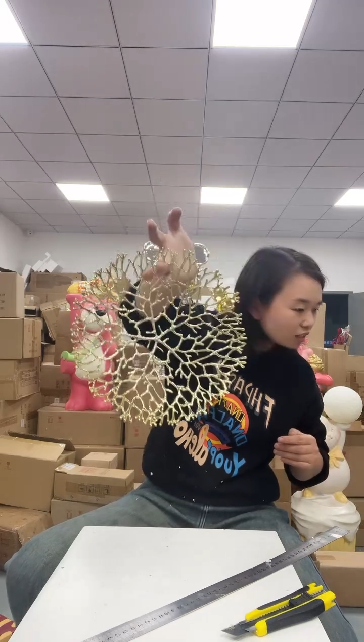 树脂金色镂空果盘