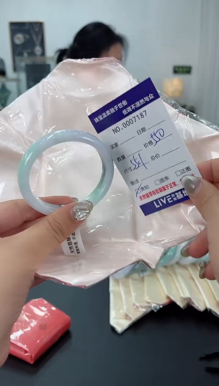 【闪购商品】翡翠手镯未镶嵌天然翡翠A货