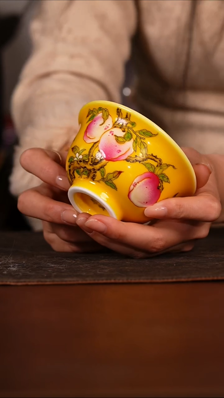 瓷瓷姑娘澄观柴窑颜色釉帝王黄桃杯