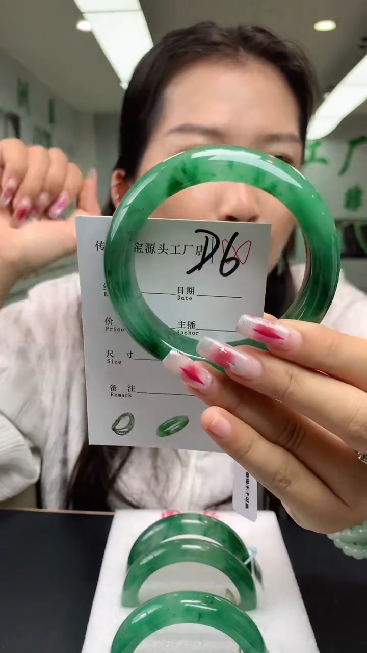 【闪购商品】石英质玉手镯未镶嵌60+