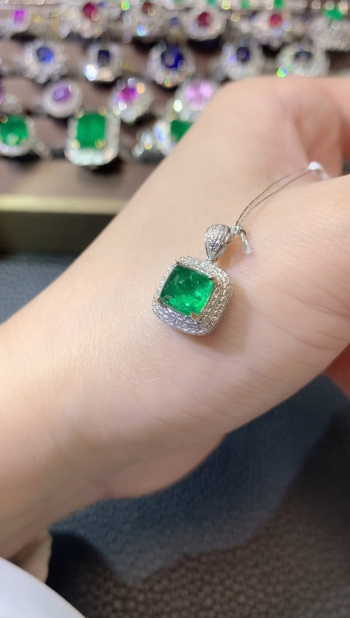 【闪购商品】祖母绿吊坠（不含链）18K金镶嵌D119