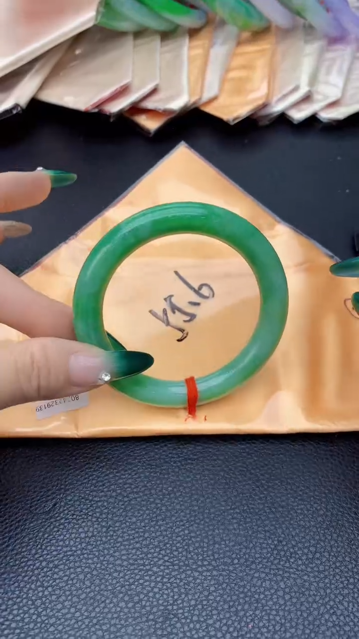 【闪购商品】翡翠手镯未镶嵌0145925697