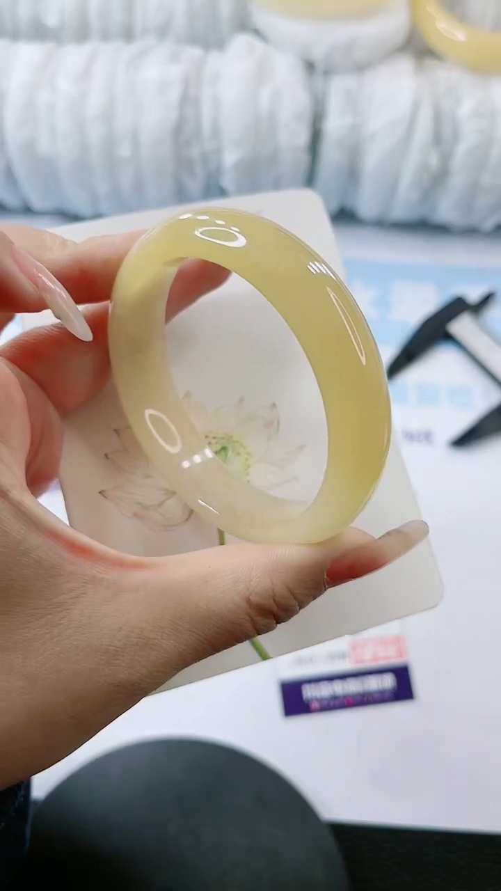 【闪购商品】石英质玉手镯未镶嵌多样性发货L783