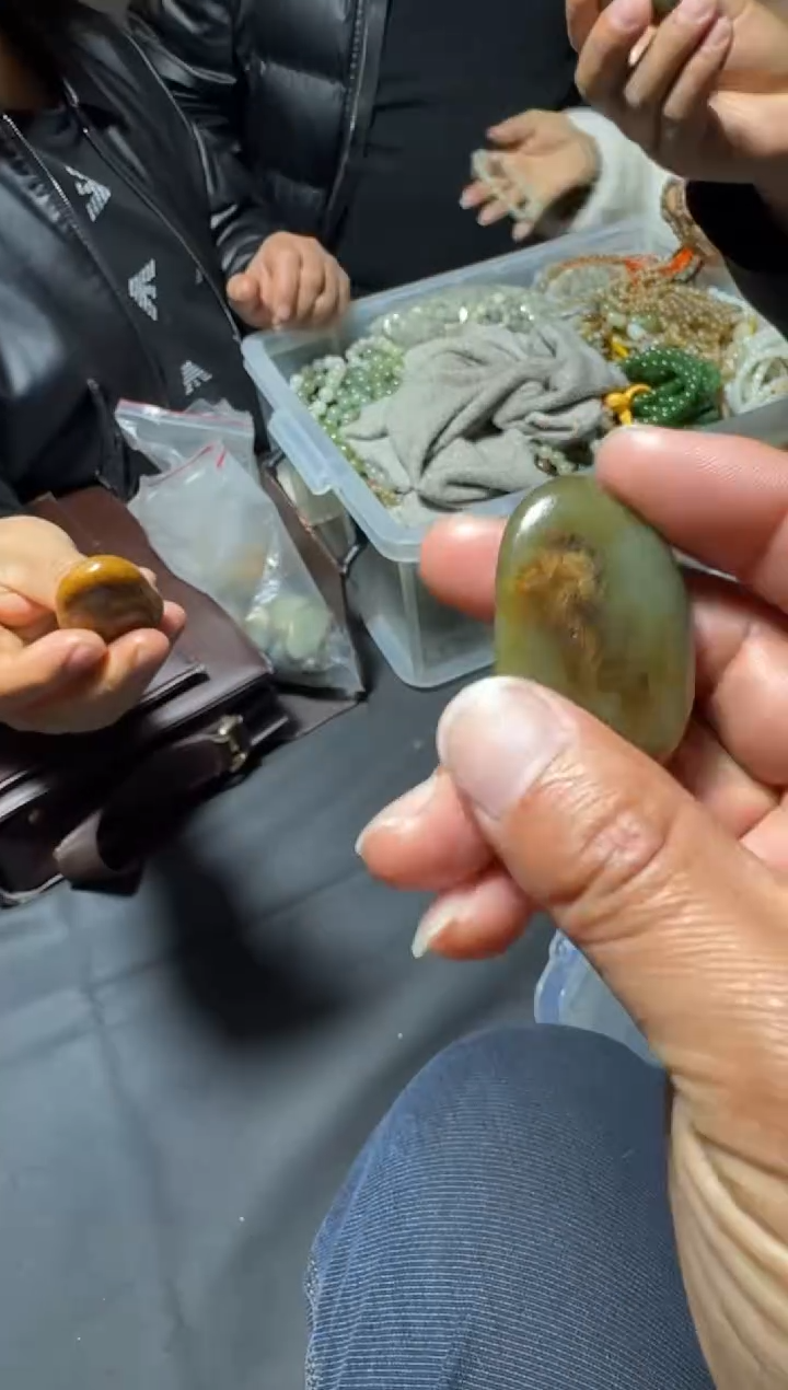 未镶嵌和田玉（糖玉）挂件和田玉