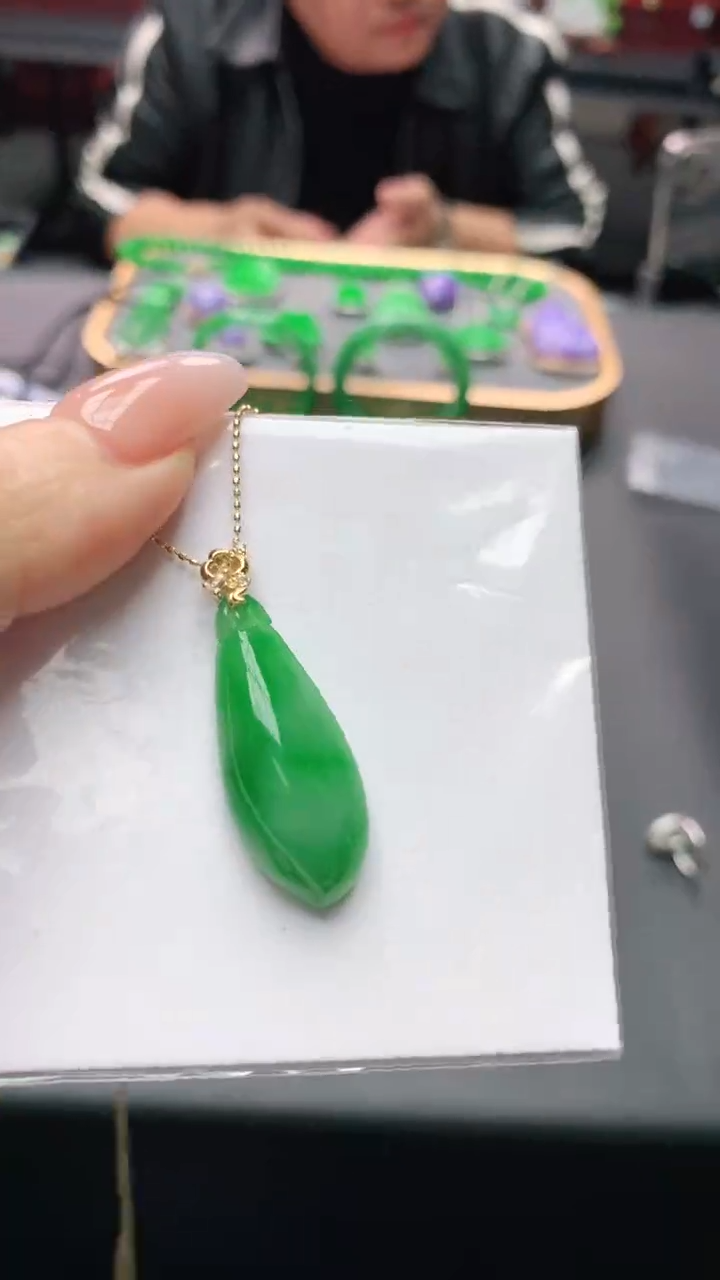 【闪购商品】翡翠颈饰18K金镶嵌赠礼盒证书