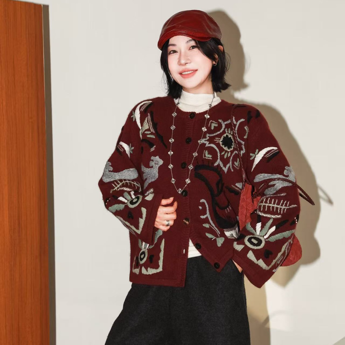 PENNYPENG 印第安 100山羊绒圆领羊绒绣花开衫秋冬时尚暗红色毛衣