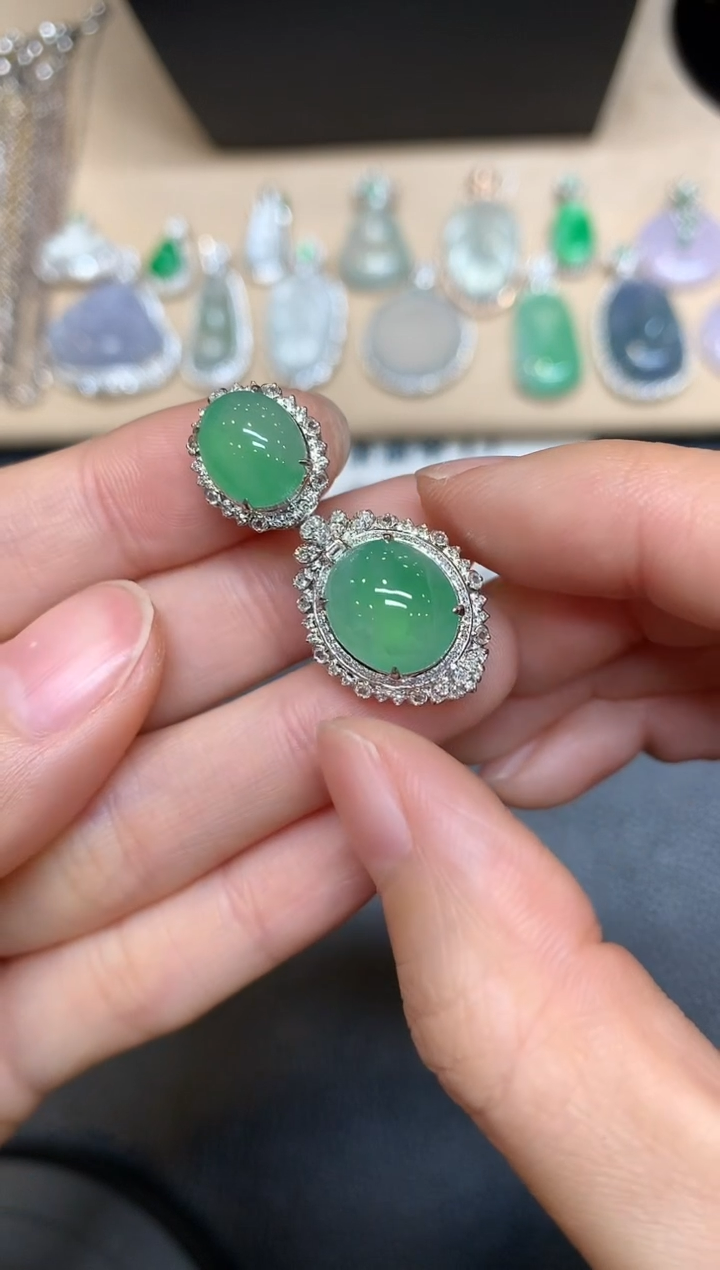 【闪购商品】翡翠颈饰18K金镶嵌蛋面【无服务费