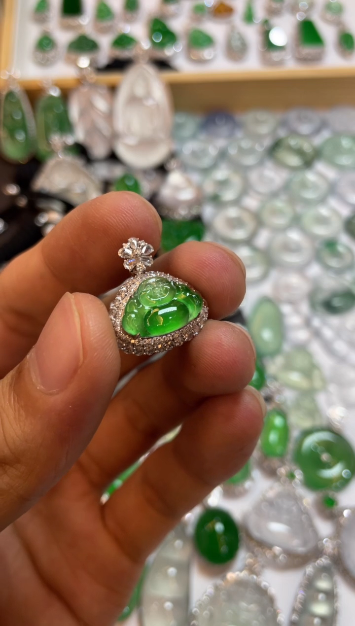 【闪购商品】翡翠吊坠(不含链)18K金镶嵌佛公