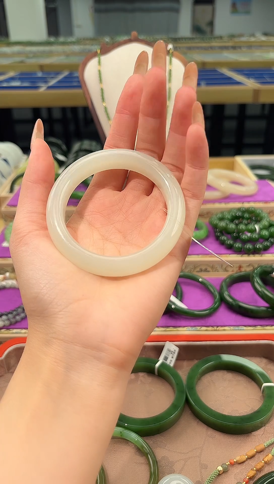 未镶嵌手镯和田玉范*儿和田玉白玉56m手镯