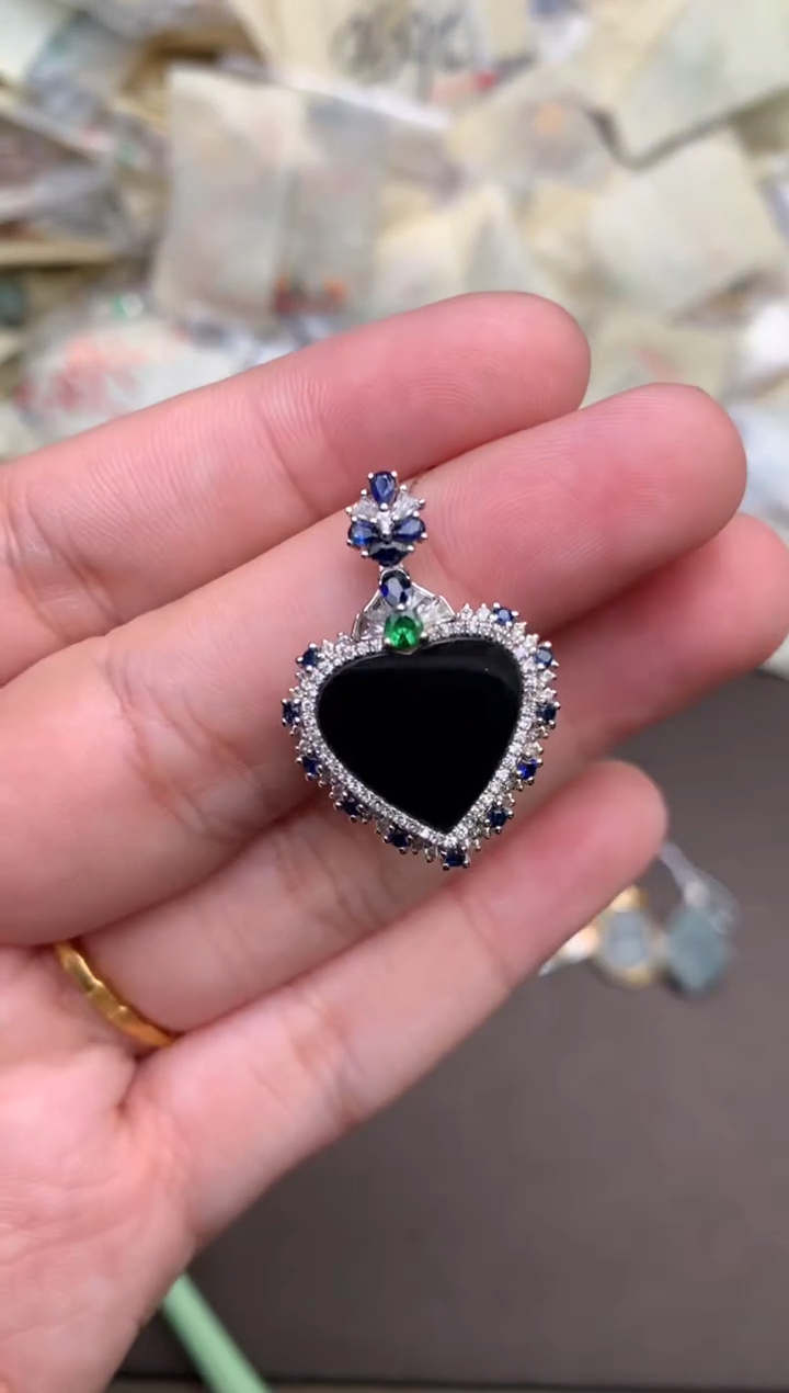 18K金镶嵌挂件翡翠一