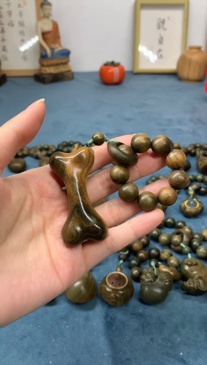 【闪购商品】维腊木（绿檀）把件骨头按摩棒
