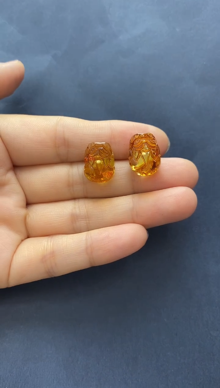 裸石琥珀未镶嵌耳钉