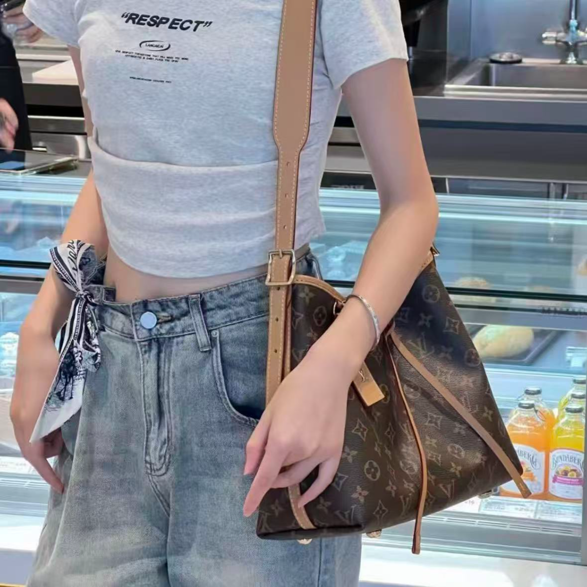 【专柜同款】时尚休闲百搭休闲包