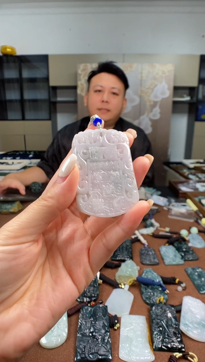 颈饰未镶嵌翡翠  多样性发其一