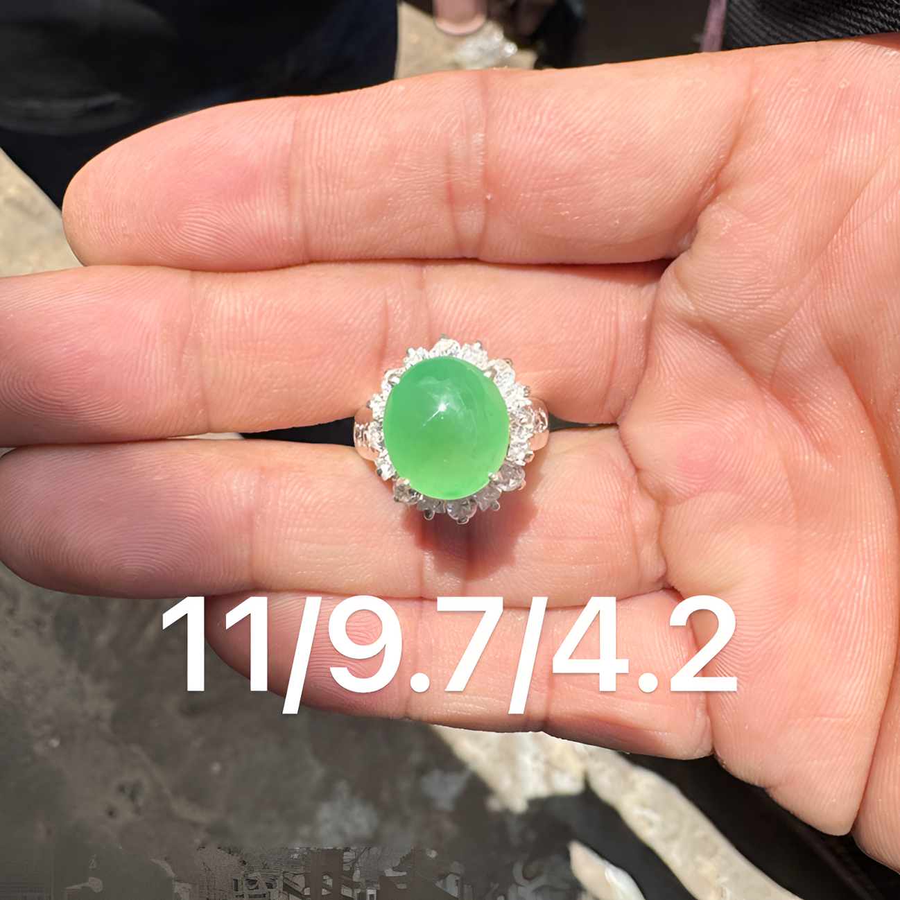0625(小哪吒在源头)冰种翡翠甜阳绿戒面干净肉细饱满荧光足M280
