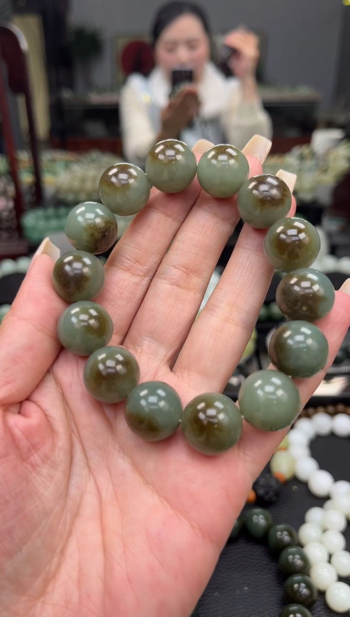 【闪购商品】和田玉手串未镶嵌新疆且末一口糖卡16