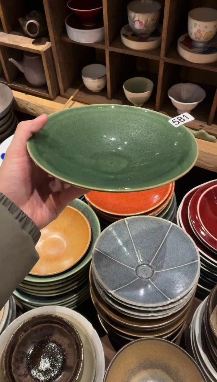 瓷片泉****9581   微瑕翠绿斗盘1个