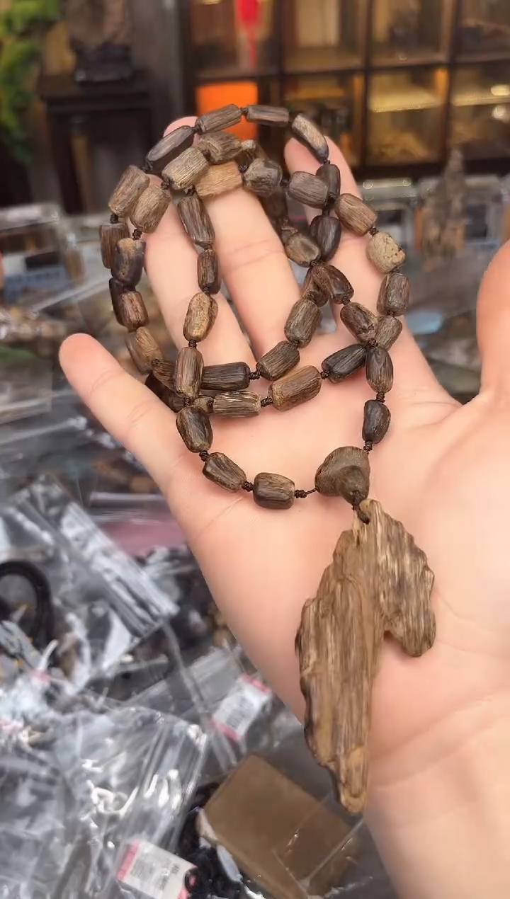 【闪购商品】沉香手串110号沉水柬埔寨多样性发货1条
