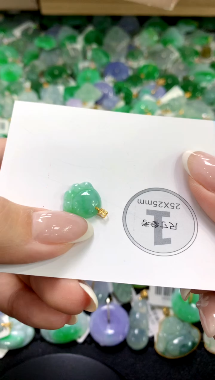 翡翠18K金镶嵌颈饰1111111111111111