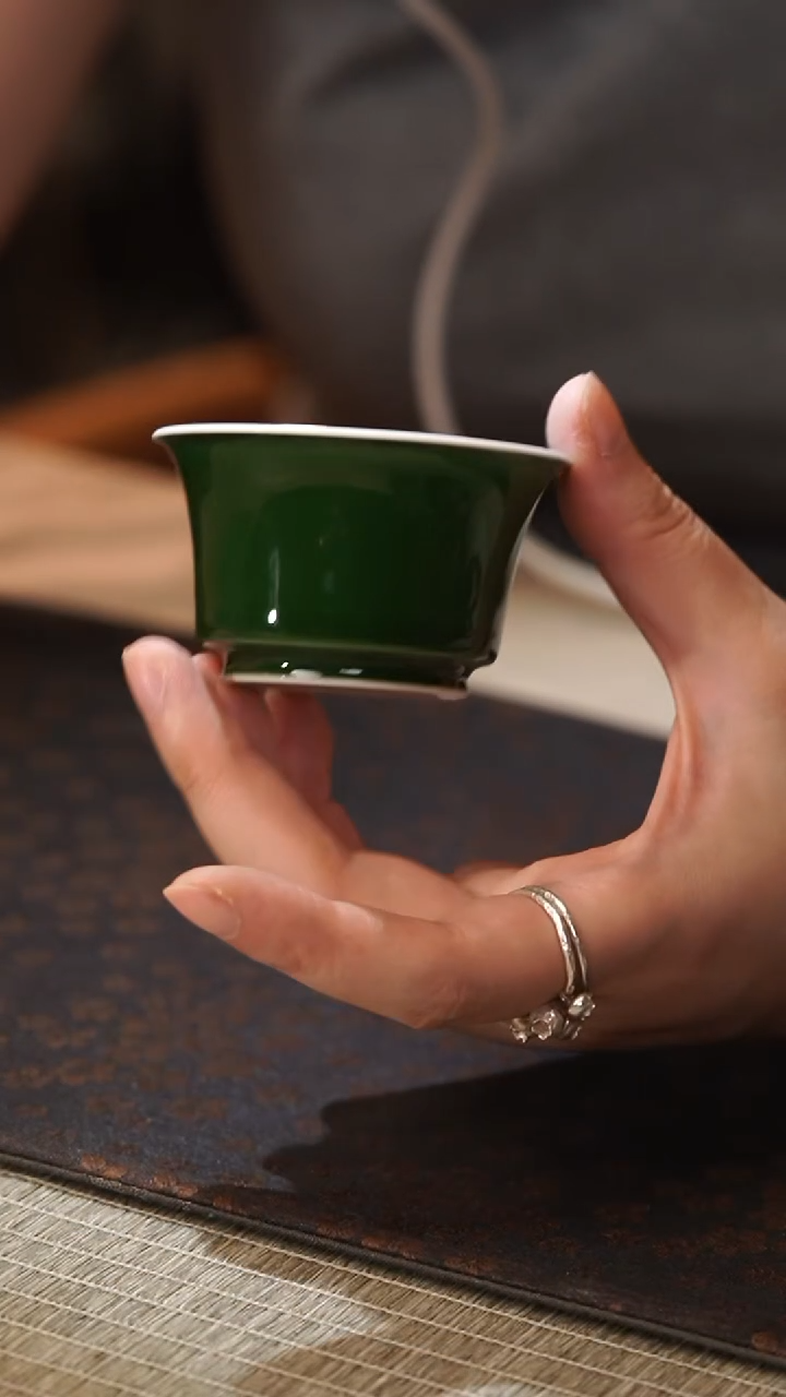善见堂单色釉祖母绿品茗杯