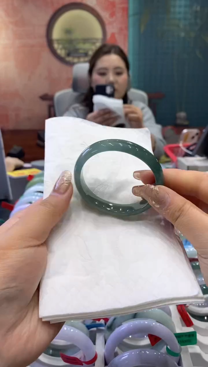 【闪购商品】翡翠手镯未镶嵌多人0011080