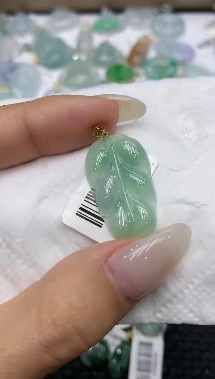 颈饰18K金镶嵌翡翠111111111111