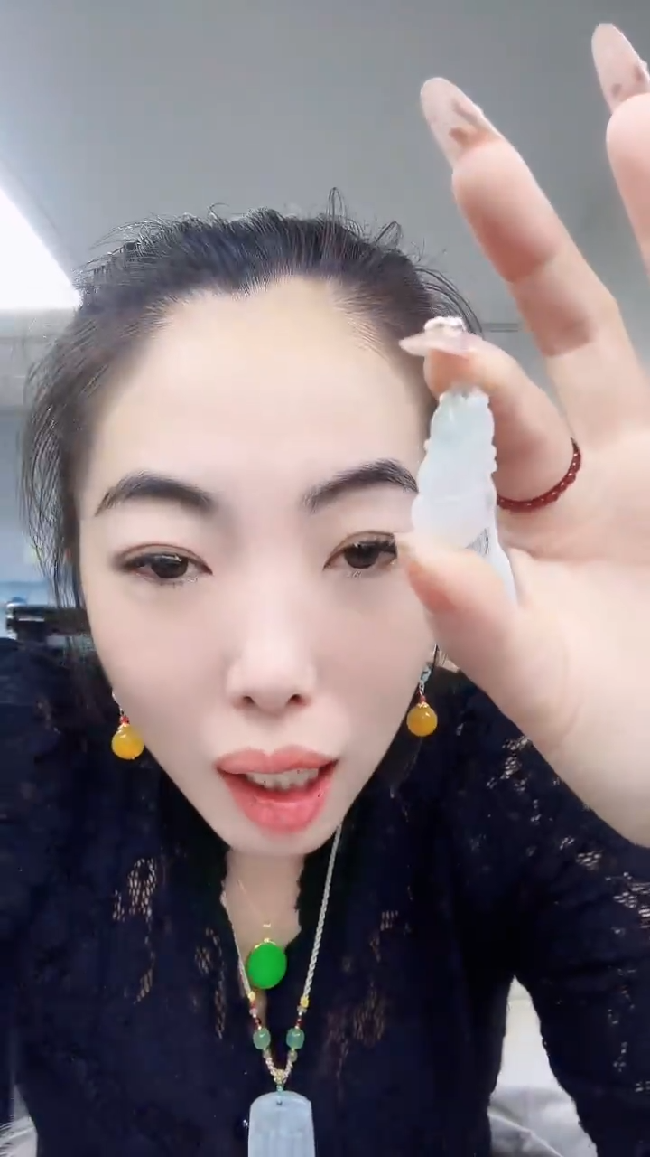 【闪购商品】翡翠颈饰未镶嵌葫芦