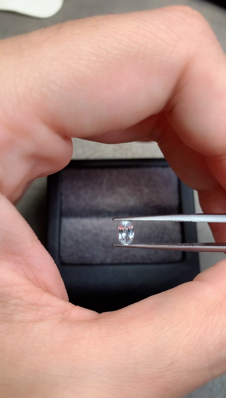 【闪购商品】彩色蓝宝石裸石未镶嵌0.68ct 白蓝宝 无烧 YD