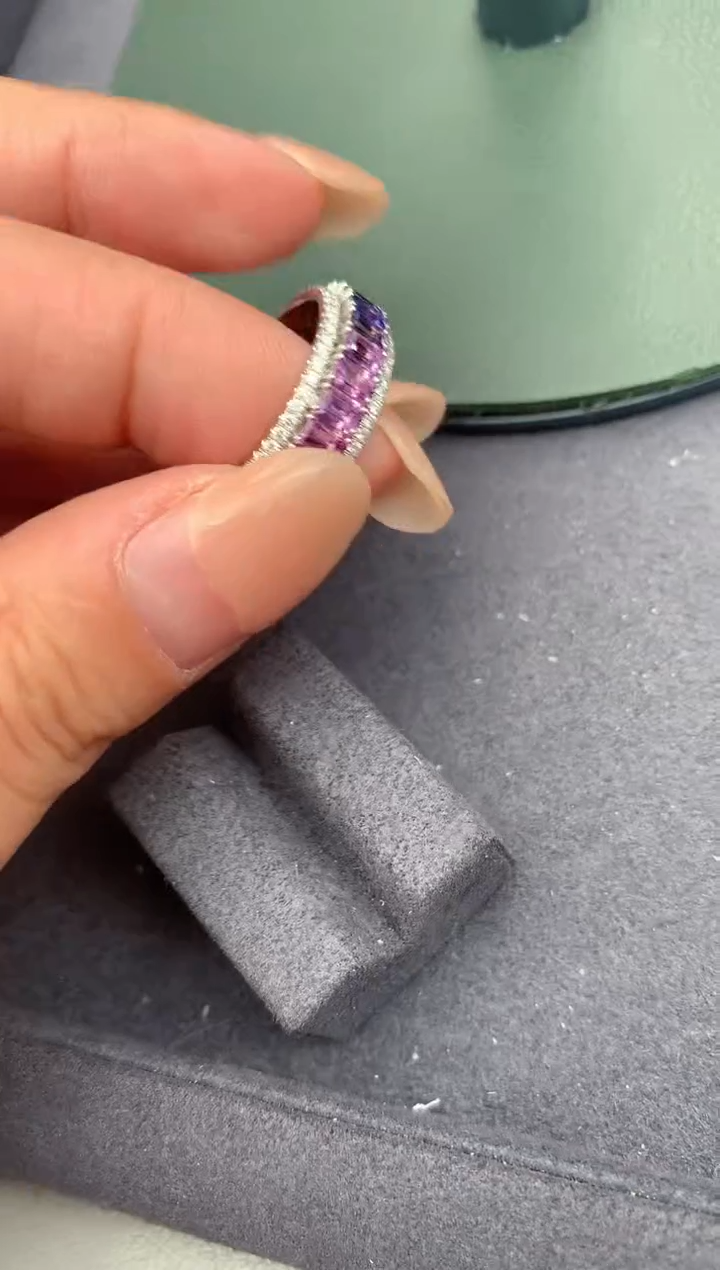 【闪购商品】彩色蓝宝石戒指18K金镶嵌彩蓝宝戒指