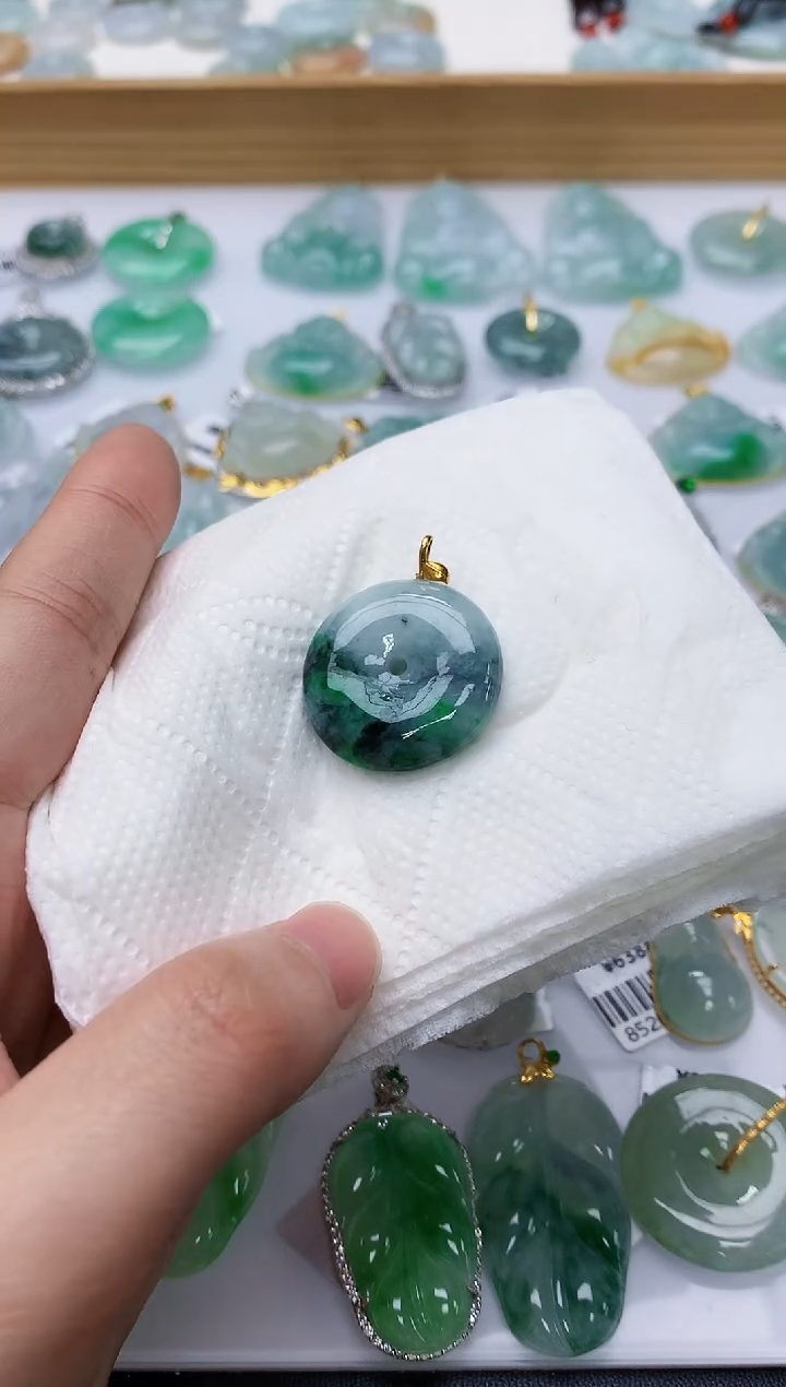 颈饰18K金镶嵌翡翠天然A货