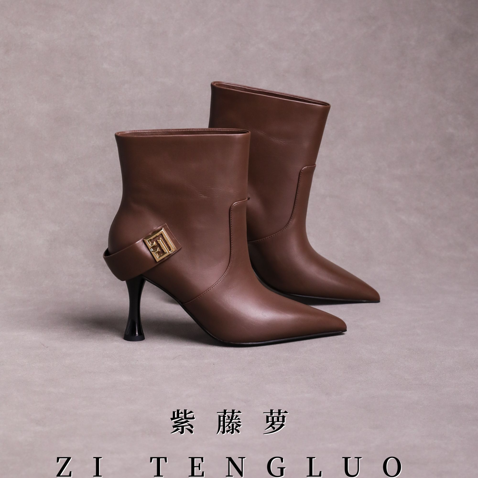 ZiTengLuo/春秋时尚单款纯皮尖头高跟皮里女时尚靴子8523-5