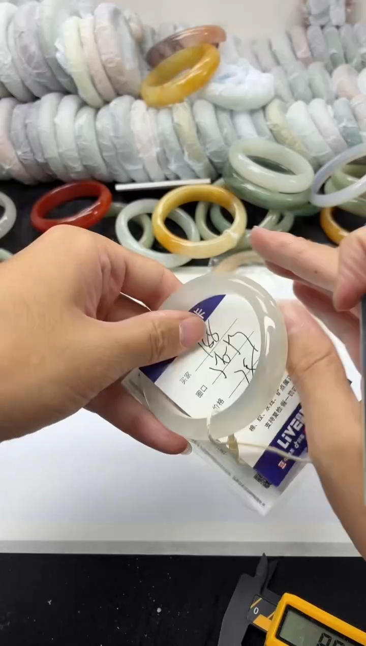 未镶嵌手镯石英质玉188