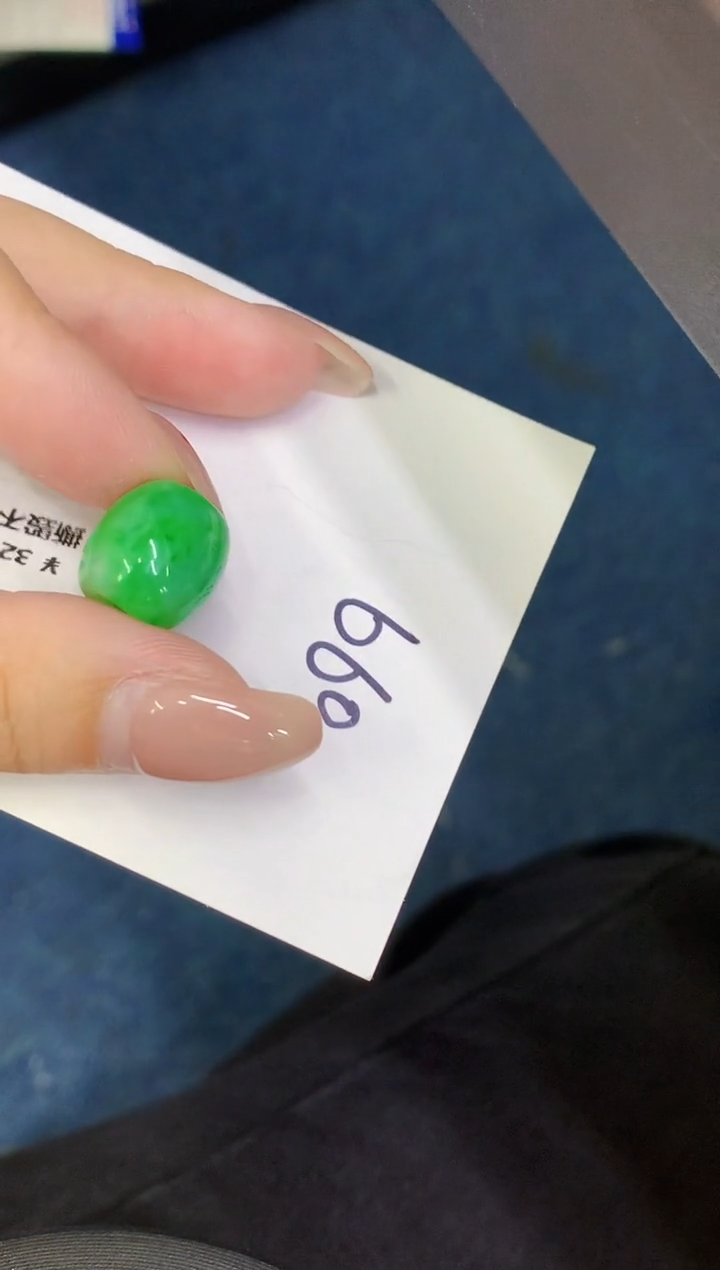 翡翠未镶嵌颈饰0000000000