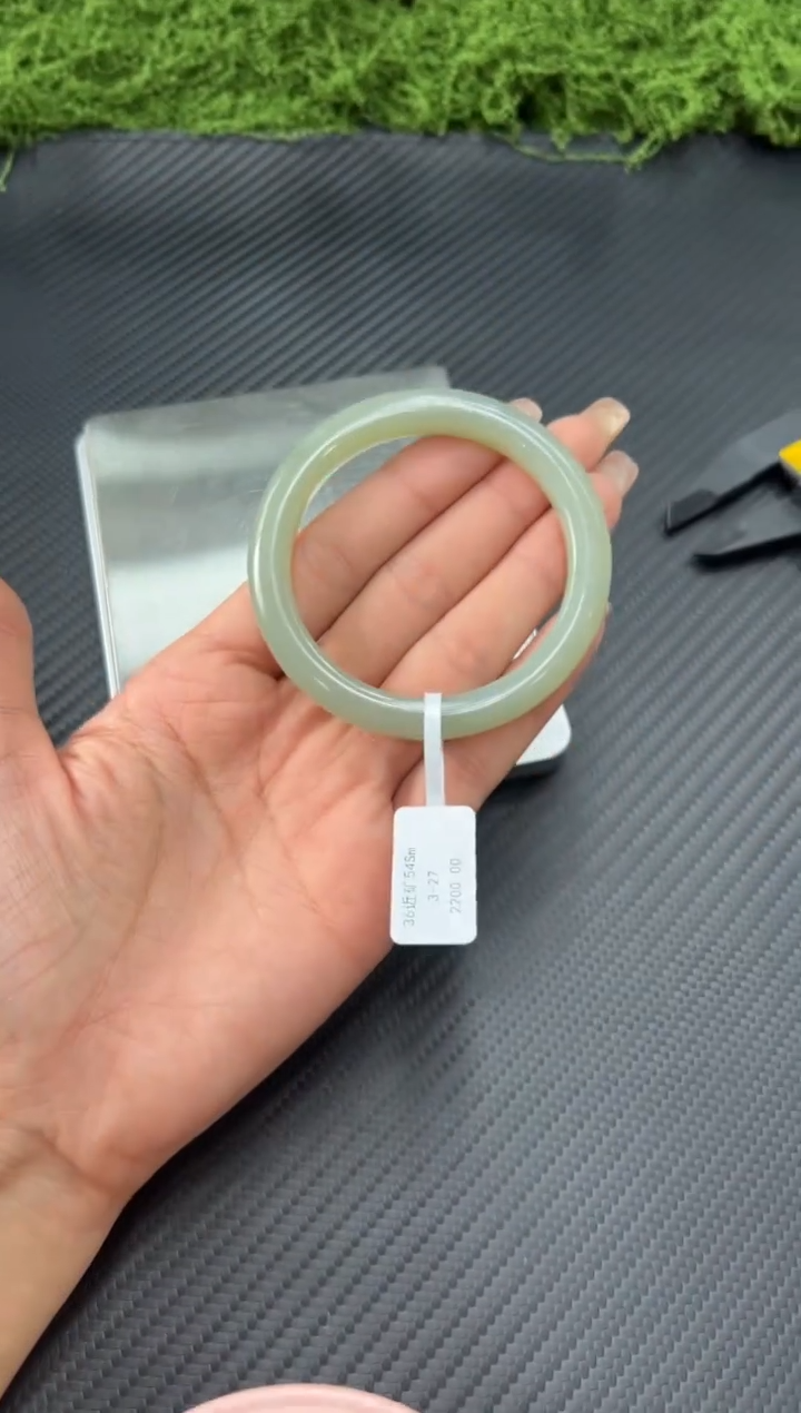 未镶嵌手镯和田玉且末微色差近矿54Sm