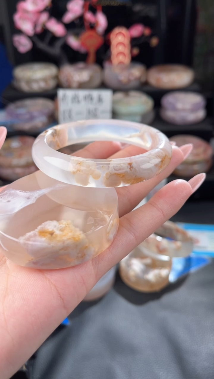 【闪购商品】石英质玉手镯未镶嵌55