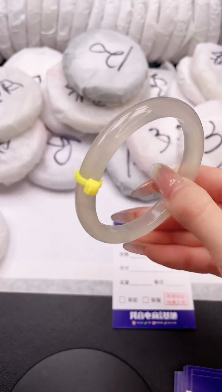 【闪购商品】石英质玉手镯未镶嵌25K77-56