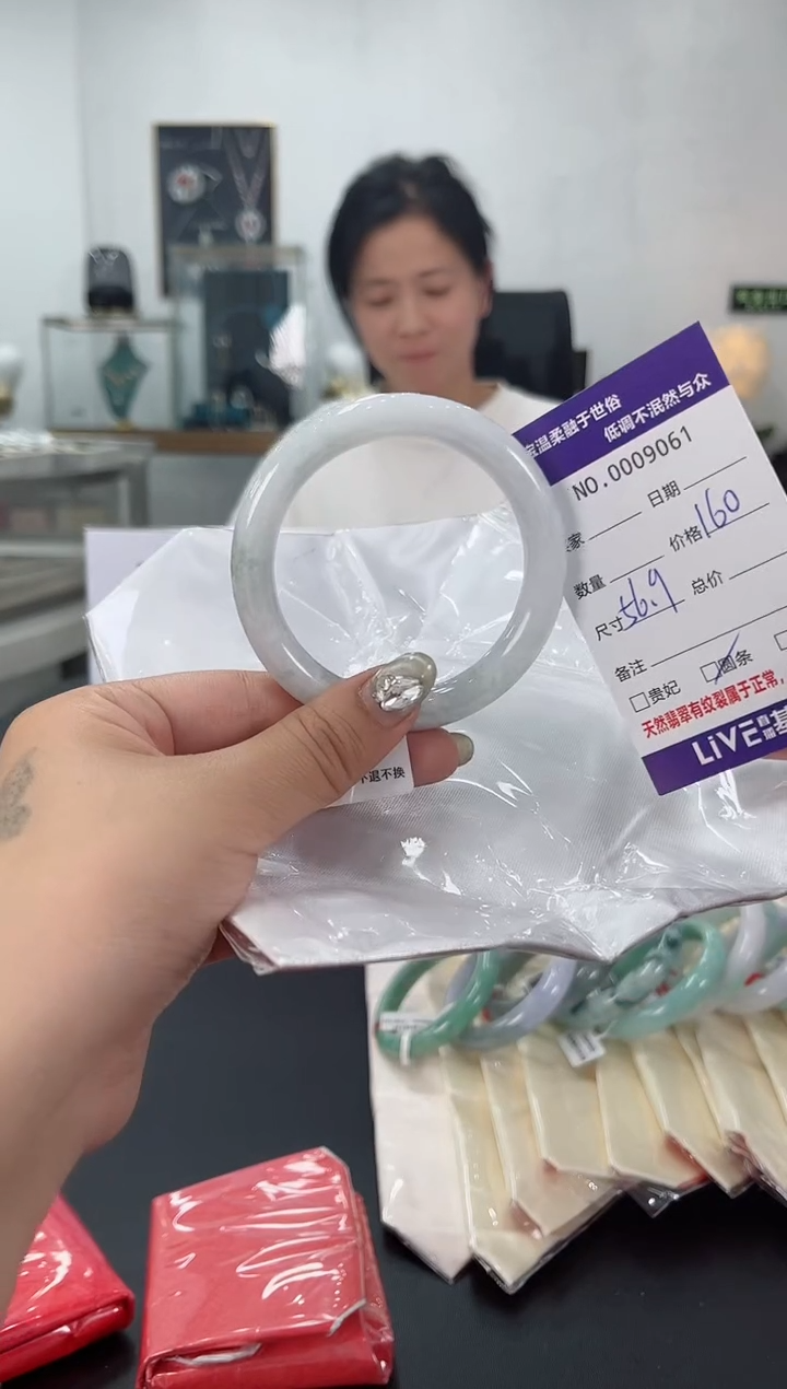 【闪购商品】翡翠手镯未镶嵌天然翡翠A货